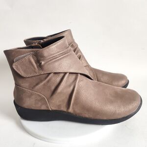 Clarks Comfort Ankle Boots Size 8 Leather Metallic Champagne Ruched Lightweight